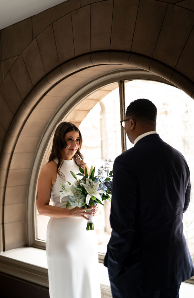 Couple do their first look at the Allegheny Courthouse