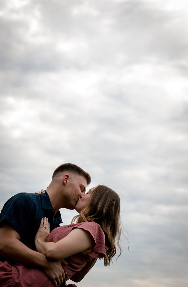 Schenley Park couple kissing