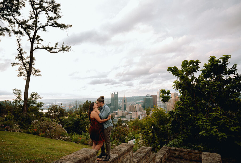 Couple Kiss during anniversary photo shoot in Emerald Park