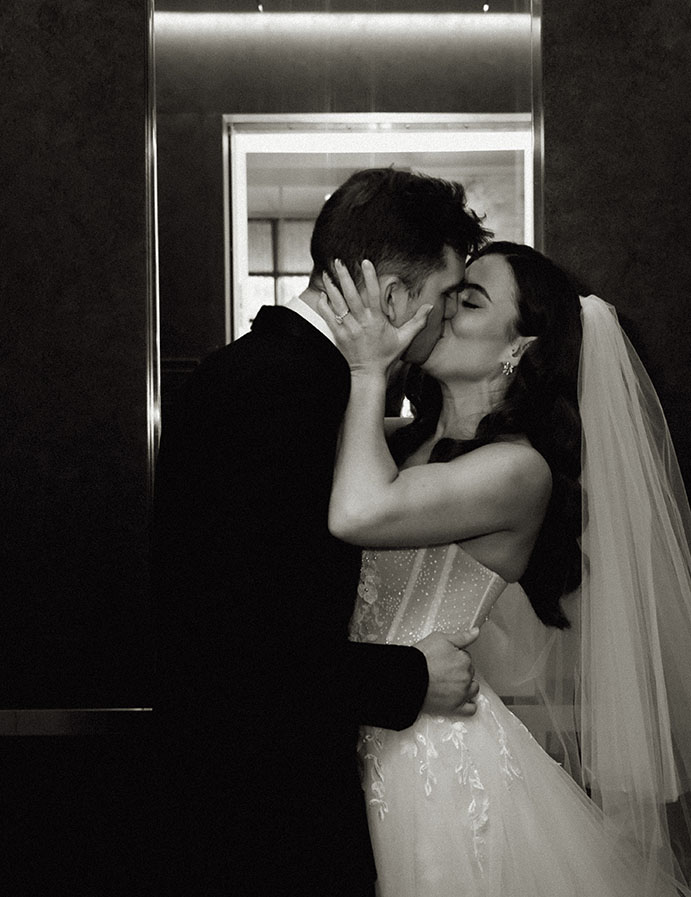 BW Bride and Groom kiss at the Oaklander