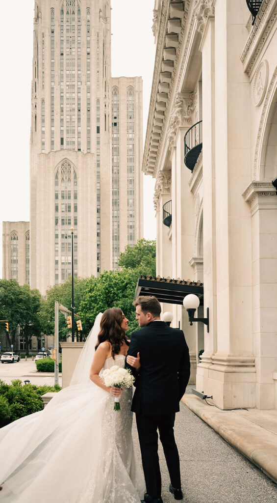 Bride and Groom kissing in Pittsburgh Wedding