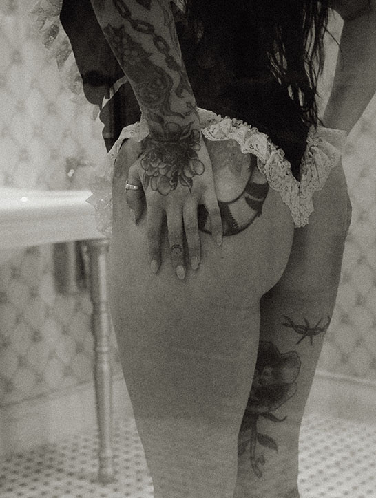 Woman holding hair during her boudoir photos at chateau connellsville