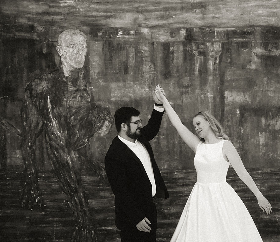 BW Couple dancing at Carnegie Museum of Art in Pittsburgh