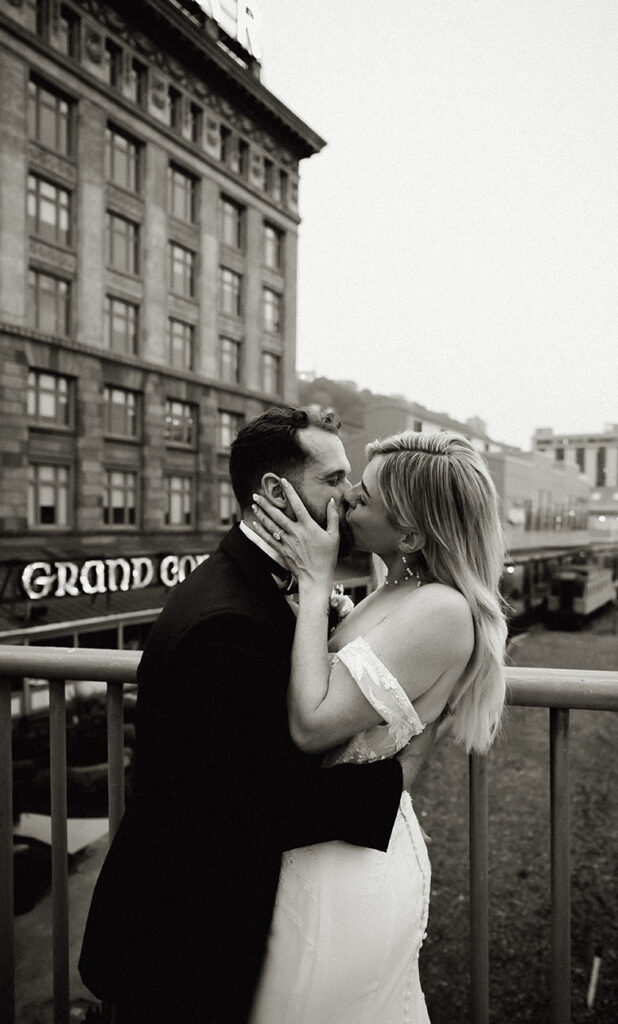 Bride and Groom Kiss in Pittsburgh Summer Wedding 