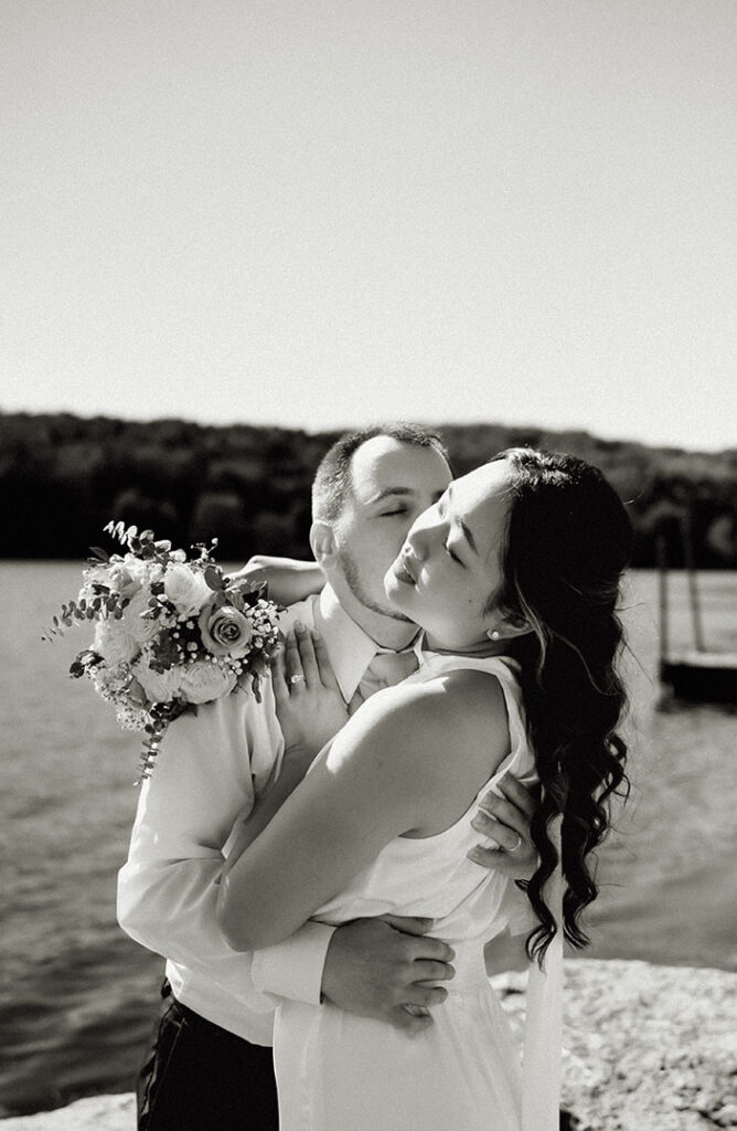 Couple Kiss at Moraine State Park after their elopement