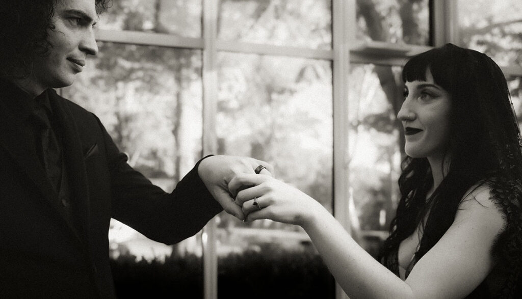 Bride and groom rings in October Black theme wedding