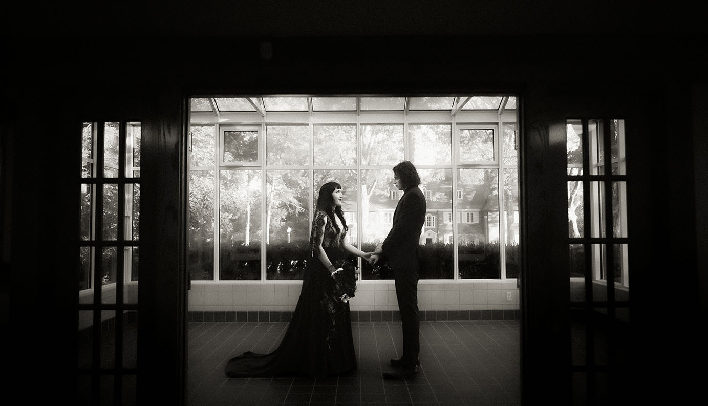 Bride and groom portraits in Robin Hill Park during golden hour