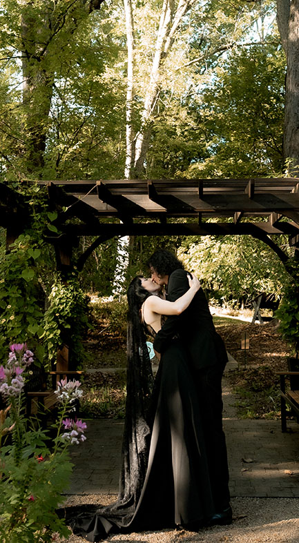 Black wedding theme inspiration at Robin Hill Park Pittsburgh