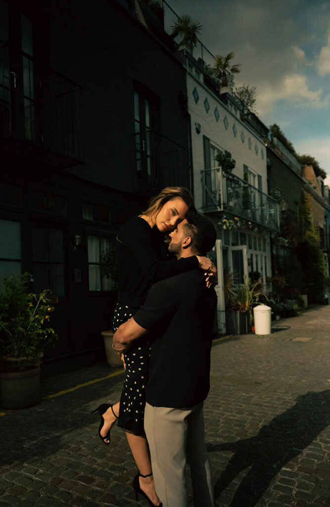 Notting Hill Romantic Couple Photos
