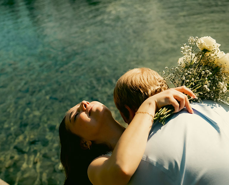 Editorial couple portraits in Pittsburgh park at Allegheny Commons Park