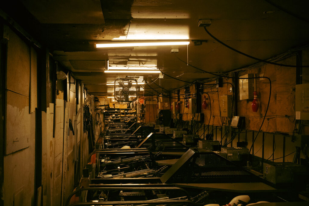 Mechanical pinsetter system at Arsenal Bowl Lawrenceville